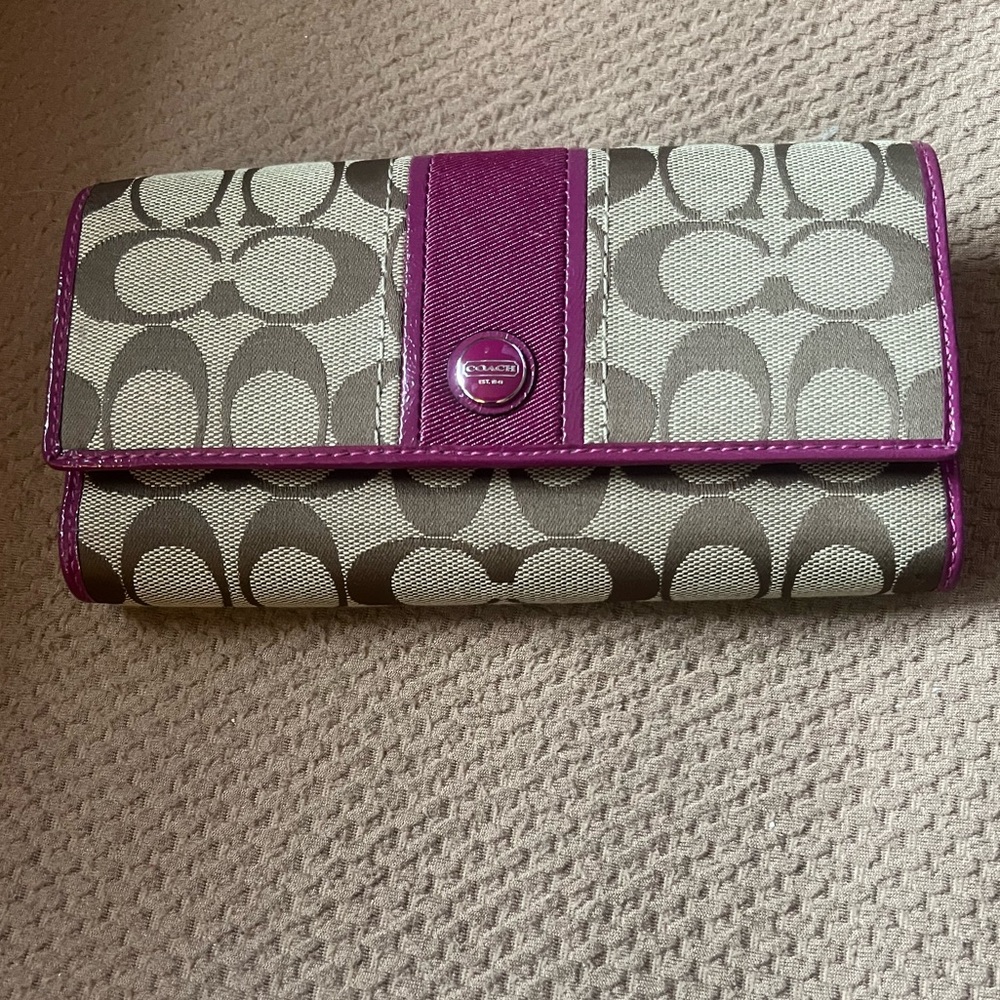 Trifold Coach Wallet Berry color